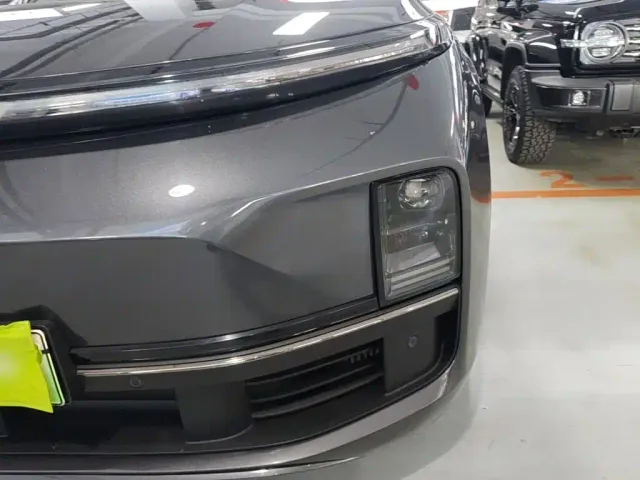 Li Auto L8 — Фото автомобиля 23