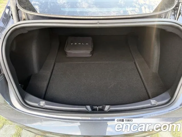 Tesla Model 3 — Фото автомобиля 8