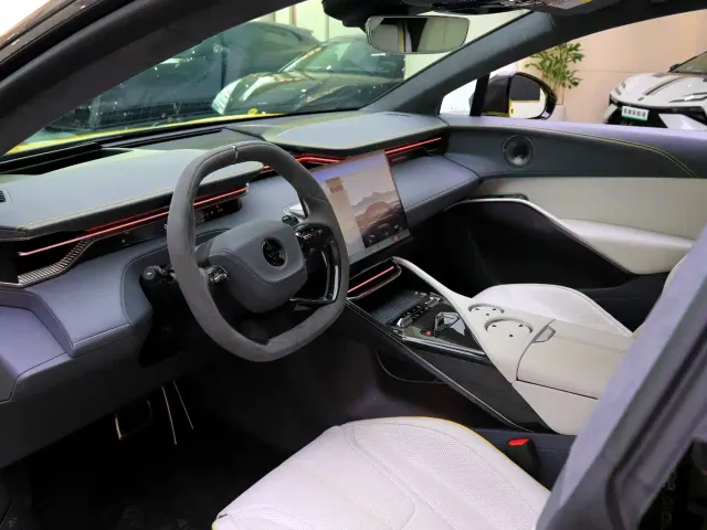 Lotus Eletre — Фото автомобиля 4