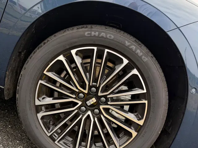 Geely Galaxy Xingyao 8 — Фото автомобиля 6