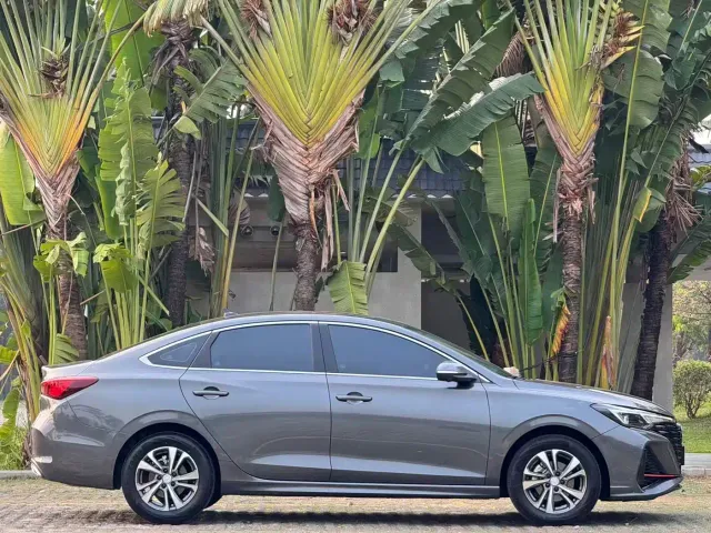 Changan Eado — Фото автомобиля 6