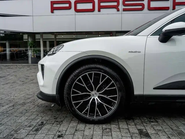 Porsche Macan EV — Фото автомобиля 12