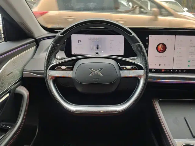 Xpeng P7 — Фото автомобиля 10