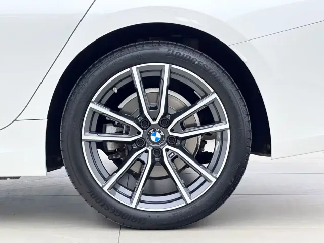 BMW 3 Series — Фото автомобиля 13