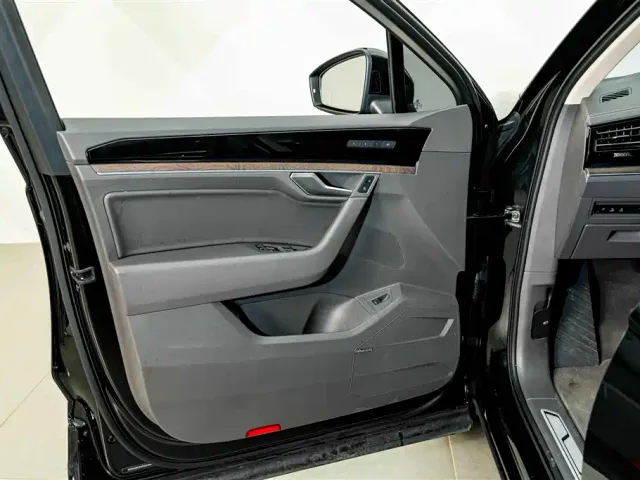 Volkswagen Touareg — Фото автомобиля 18