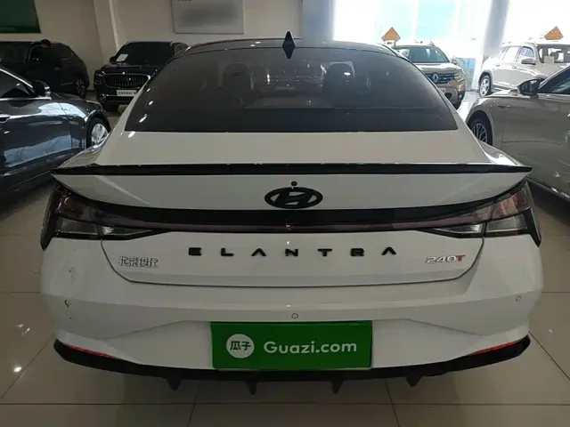 Hyundai Elantra — Фото автомобиля 5