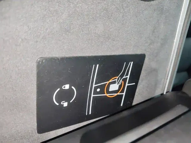 Tesla Model Y — Фото автомобиля 8