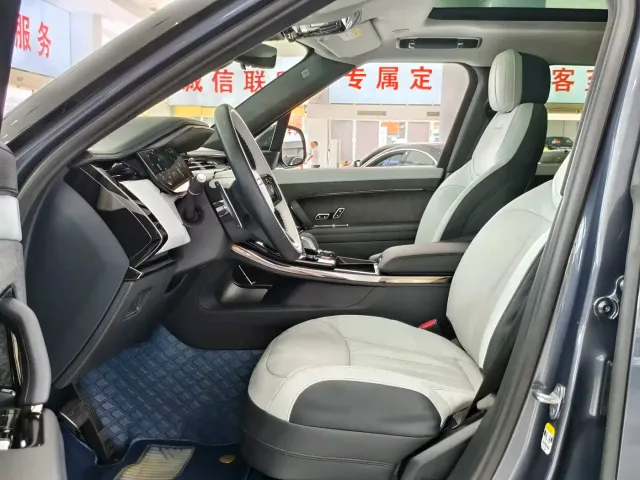 Land Rover Range Rover Sport — Фото автомобиля 13