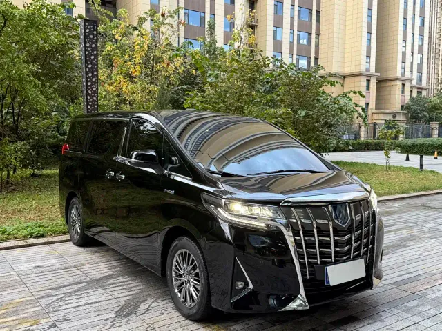 Toyota Alphard — Фото автомобиля 4