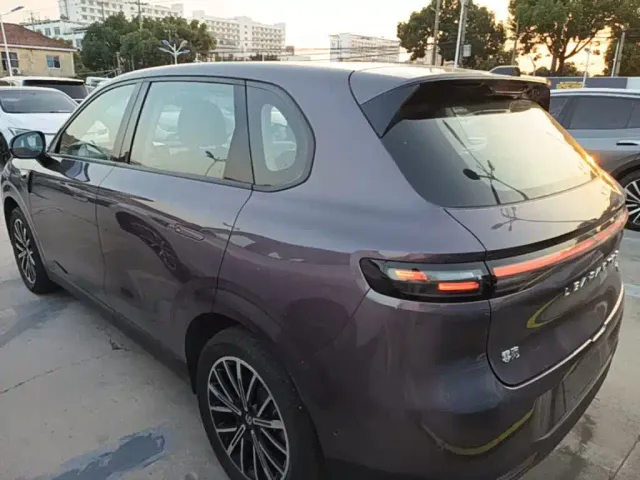 Leapmotor B10 — Фото автомобиля 4