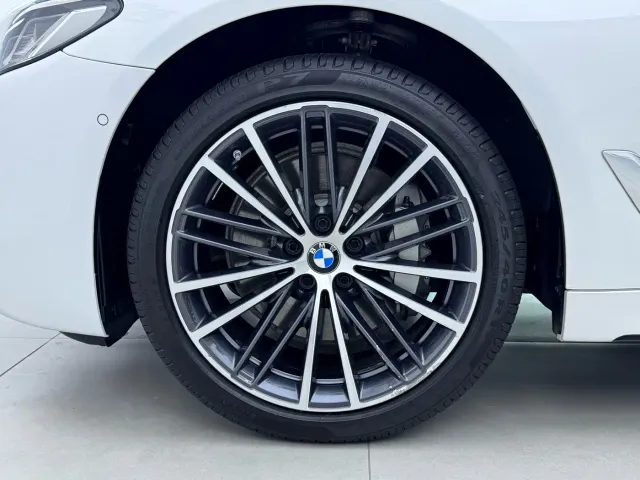 BMW 5 Series — Фото автомобиля 18
