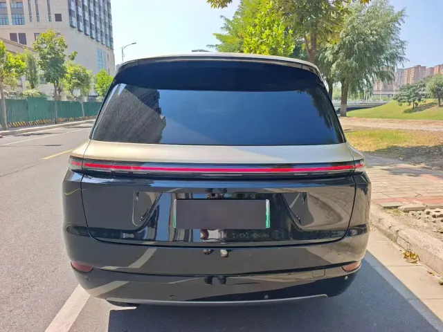 Li Auto L9 — Фото автомобиля 8