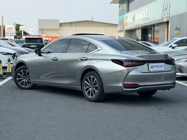 Lexus ES — Фото автомобиля 7