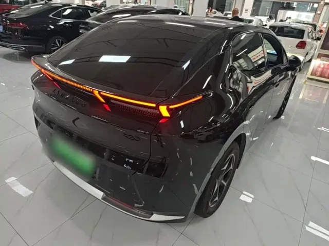 Lynk & Co Z20 — Фото автомобиля 6