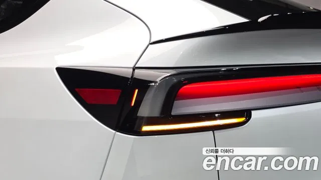 Tesla Model Y — Фото автомобиля 22