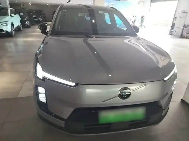 Volvo XC70 Plug-in Hybrid — Фото автомобиля 2