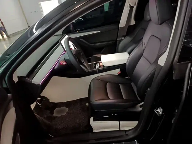 Tesla Model Y — Фото автомобиля 14