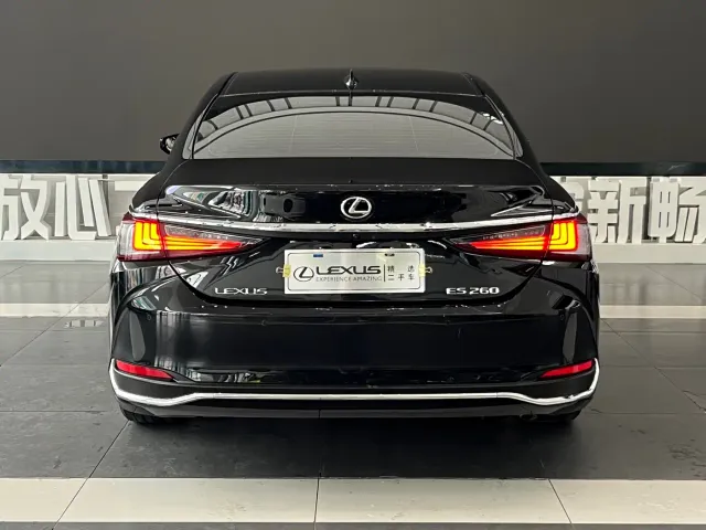 Lexus ES — Фото автомобиля 5