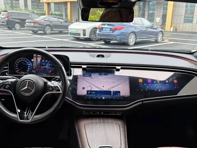 Mercedes-Benz E-Class — Фото автомобиля 5