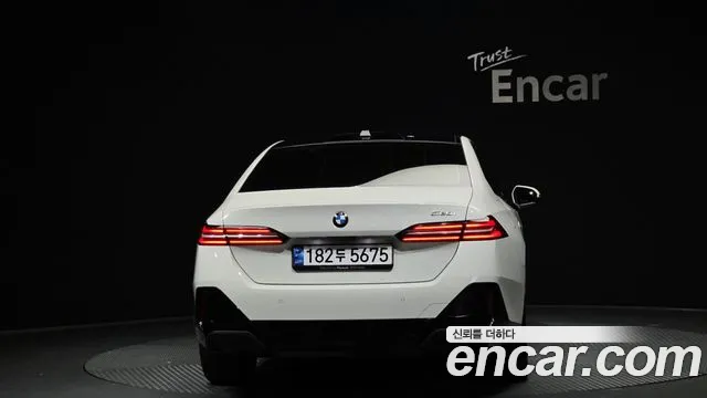 BMW 5 Series G60 — Фото автомобиля 4