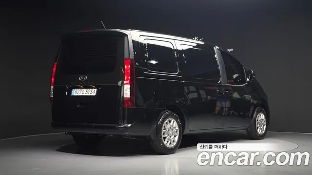 Hyundai Staria Staria Карго 3 места — Фото автомобиля 2