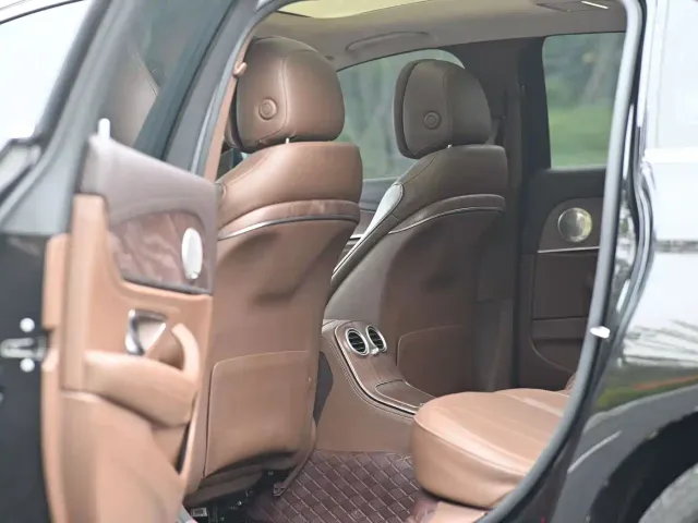 Mercedes-Benz E-Class — Фото автомобиля 5