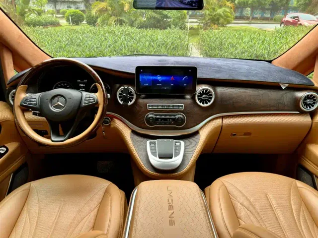 Mercedes-Benz V-Class — Фото автомобиля 11
