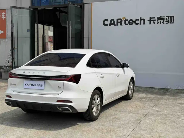 Roewe i5 — Фото автомобиля 13