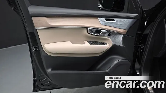 Volvo XC90 — Фото автомобиля 13