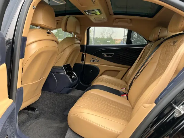 Bentley Flying Spur — Фото автомобиля 3