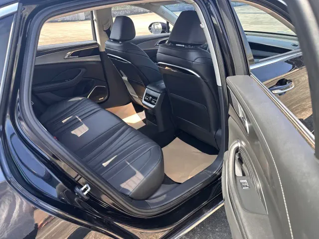 Hongqi H5 — Фото автомобиля 12