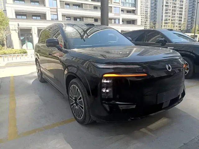 Denza N8L — Фото автомобиля 3