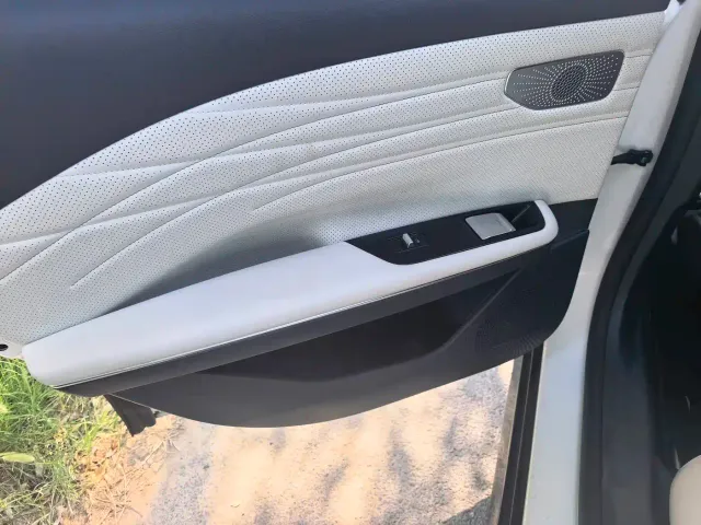 Geely Galaxy E8 — Фото автомобиля 9