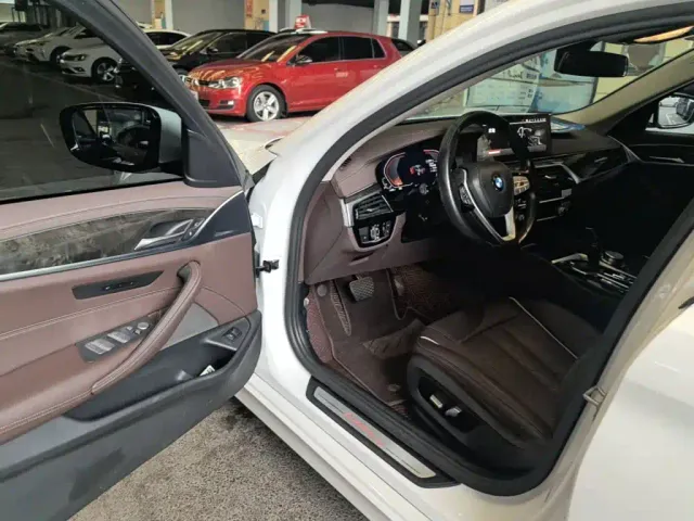 BMW 5 Series — Фото автомобиля 15