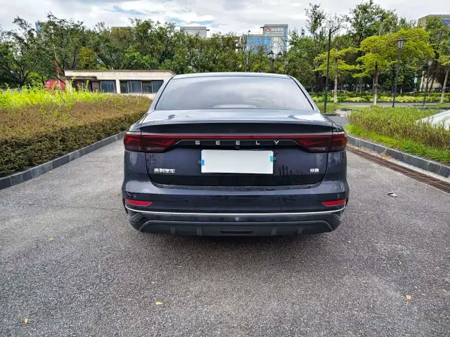 Geely Emgrand — Фото автомобиля 15