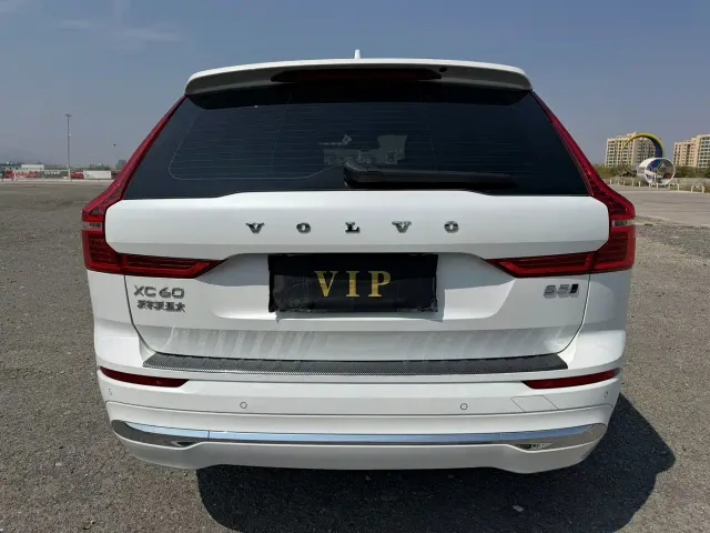 Volvo XC60 — Фото автомобиля 5