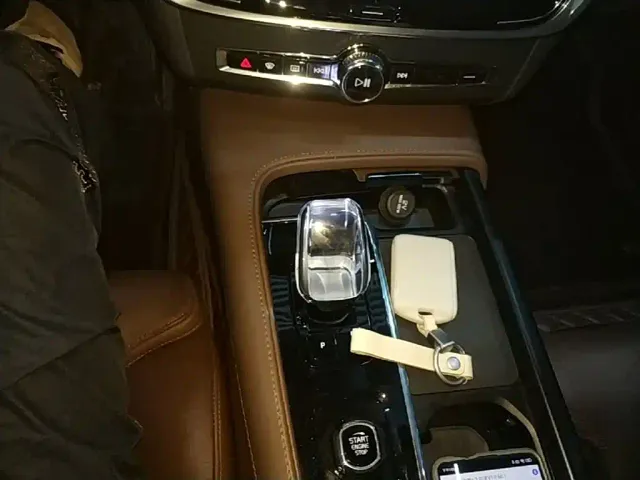 Volvo S90 — Фото автомобиля 13