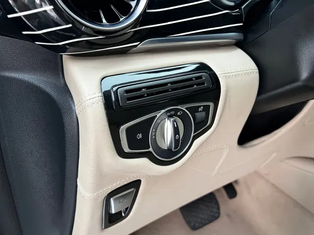 Mercedes-Benz V-Class — Фото автомобиля 18