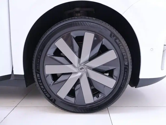 Li Auto i6 — Фото автомобиля 6