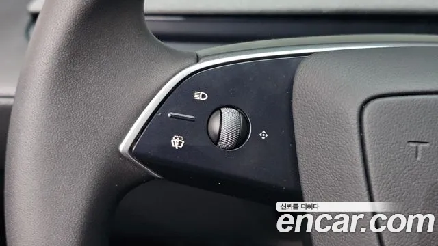 Tesla Model Y — Фото автомобиля 11