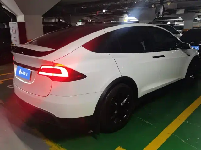 Tesla Model X — Фото автомобиля 3