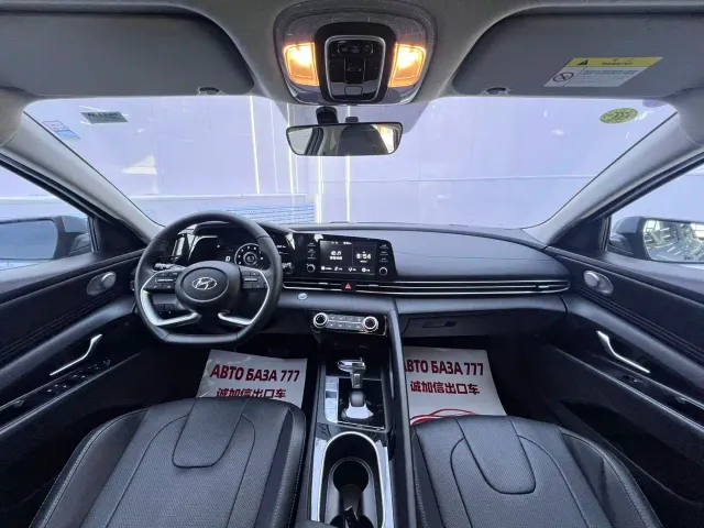 Hyundai Elantra — Фото автомобиля 15