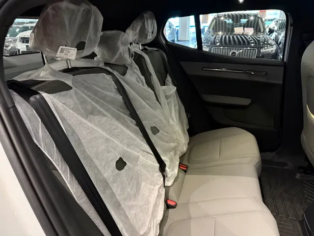 Volvo EX30 — Фото автомобиля 10