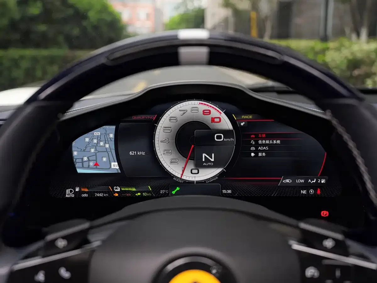Ferrari SF90 2021 3.9T V8 Spider — Фото автомобиля 23