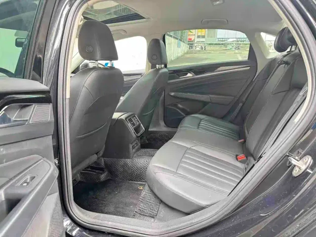 Volkswagen Passat — Фото автомобиля 9