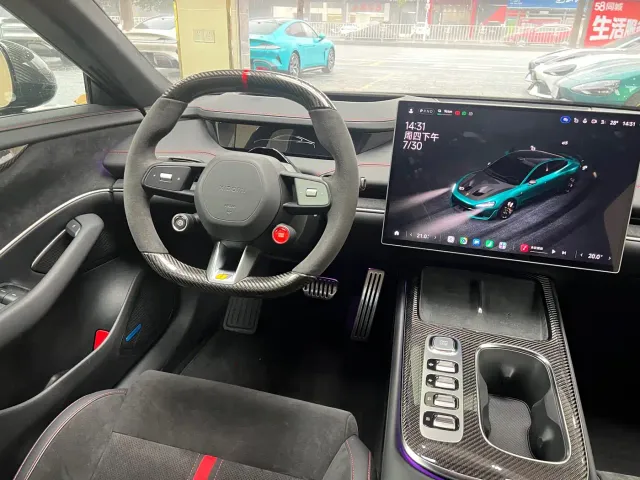 Xiaomi SU7 Ultra — Фото автомобиля 25
