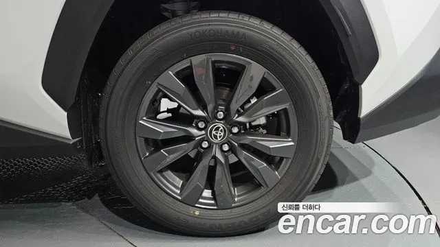 Toyota RAV4 — Фото автомобиля 21
