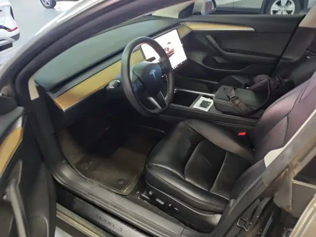 Tesla Model 3 — Фото автомобиля 14
