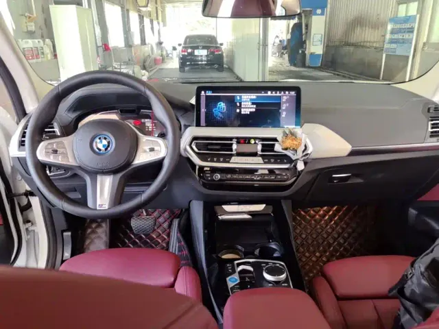 BMW iX3 — Фото автомобиля 13