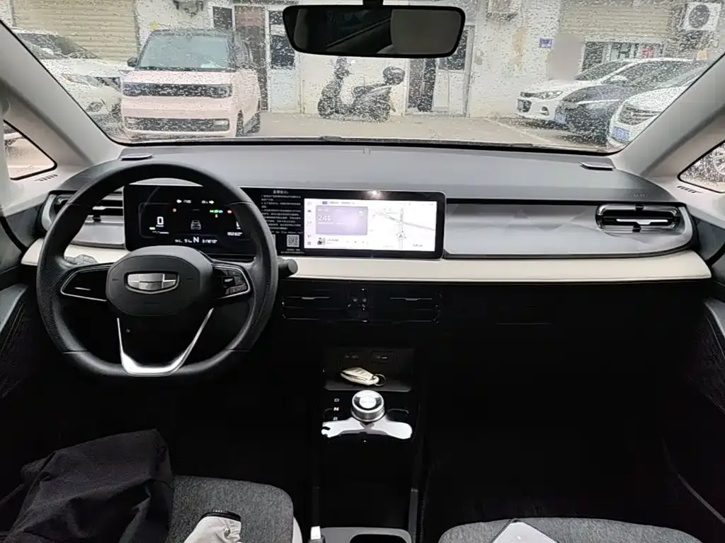 Geely Geometry Geely Geometry E Firefly 2024 Model 301km Light Flow — Фото автомобиля 9
